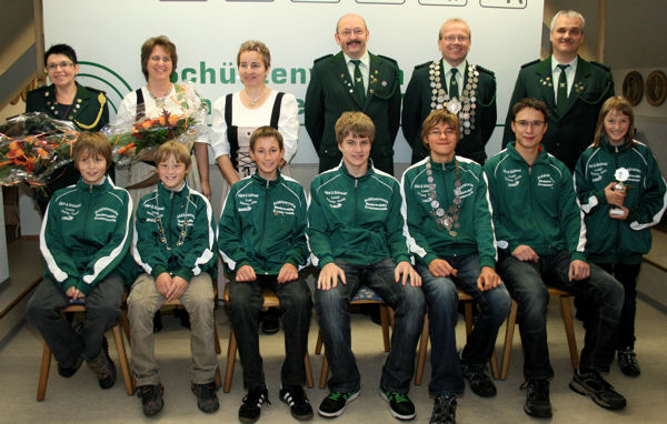 Kö12 Könige mit Rittern600